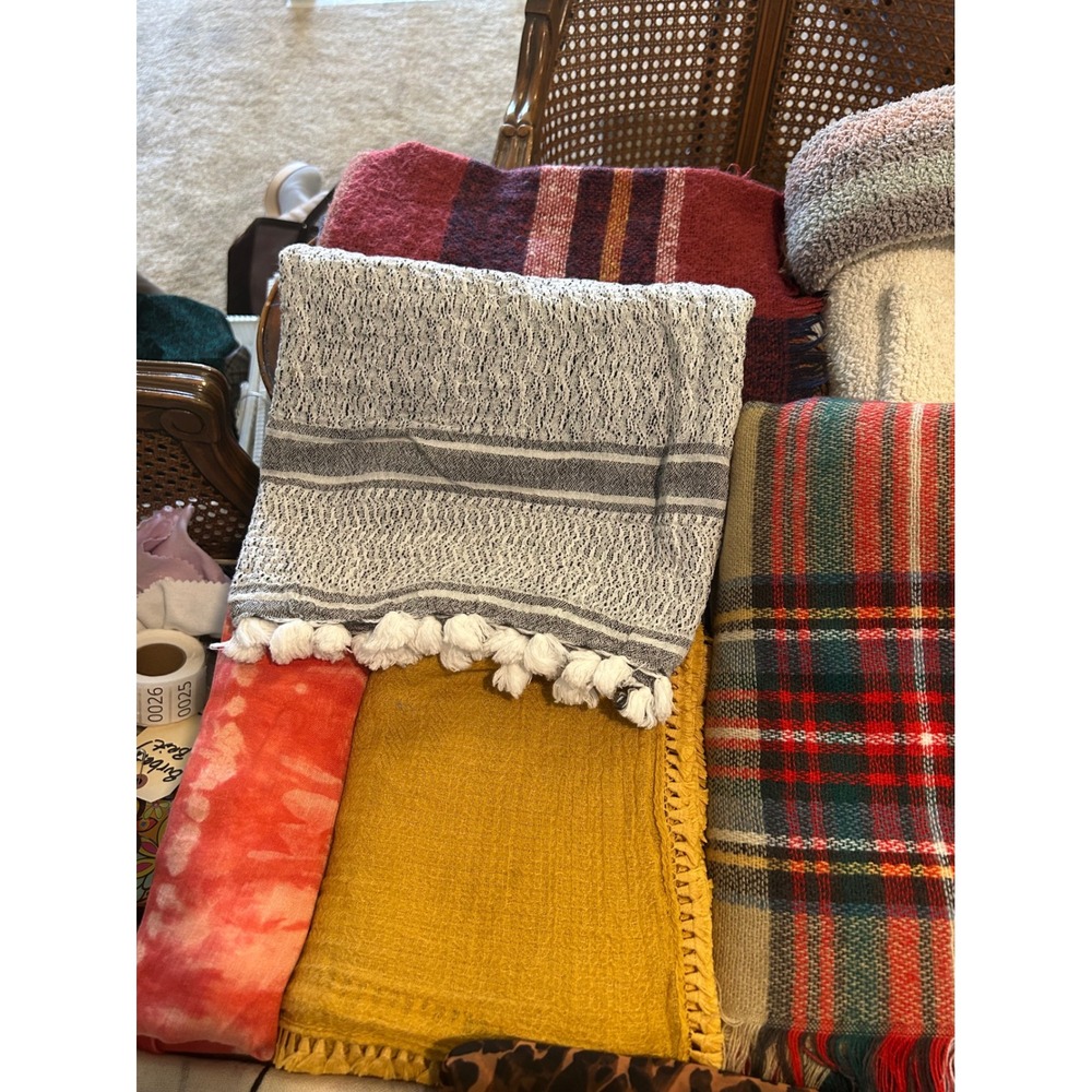 Bakers Dozen Scarves Wraps Sarongs 5lbs Wool Pashmina Mixed Patterns and Sizes - Picture 3 of 6